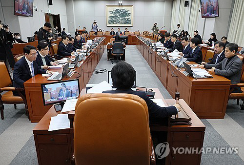 국회의원 선거구획정 등을 논의하는 국회 정치개혁특위 전체회의 모습. 연합뉴스